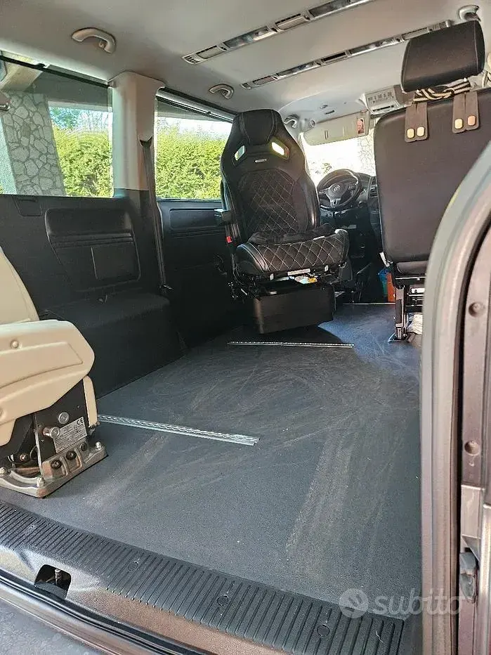 Usata VW Caravelle 199 CV (146 kW) 2012 Grigio Furgone
