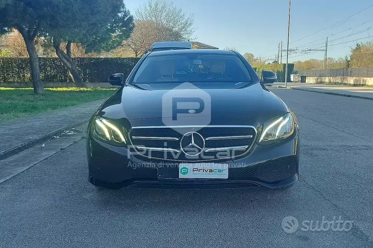 Usata Mercedes E220 Exclusive 194 CV (142 kW) 2016 Nero Berlina