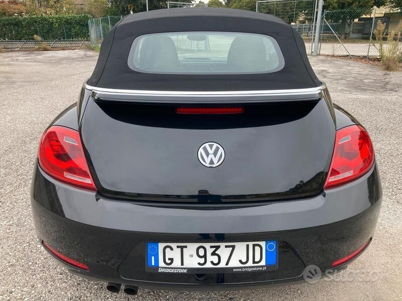 Usata VW Beetle Cabriolet Sport 220 CV (161 kW) 2014 Marrone Cabrio
