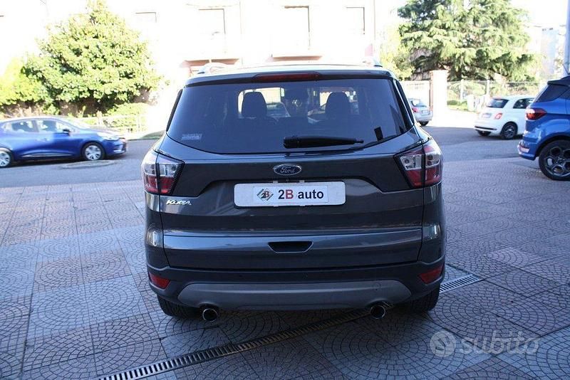 Usata Ford Kuga Titanium 120 CV (88 kW) 2018 Grigio scuro SUV