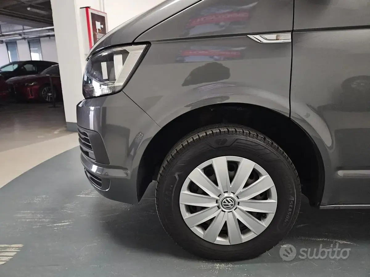 Usata VW Caravelle 150 CV (110 kW) 2017 Grigio Furgone