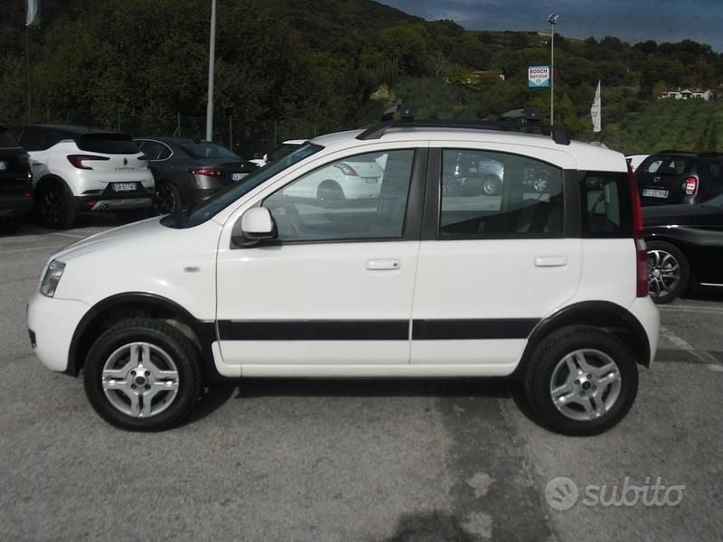 Usata Fiat Panda 4x4 Climbing 75 CV (55 kW) 2012 Bianco Utilitaria