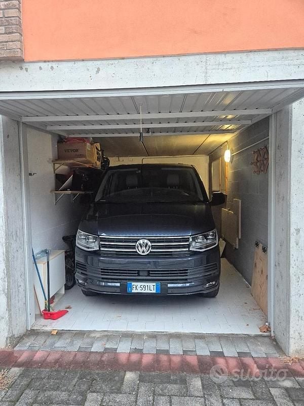 Blu Usata 2018 VW Caravelle Comfortline Monovolume | 26.500 € (Buon prezzo) - Immagine 1/4