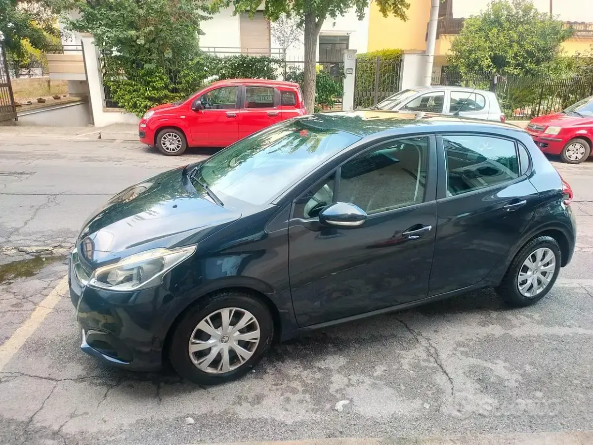 Usata Peugeot 208 Allure 75 CV (55 kW) 2016 Bluazzurro Utilitaria