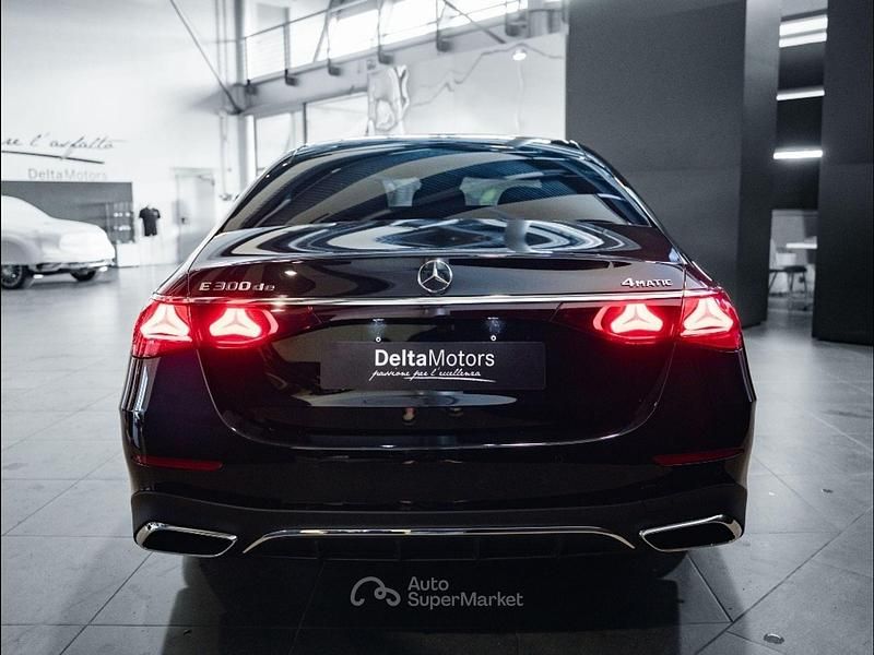 Nuova Mercedes E300 197 CV (144 kW) 2025 Nero Berlina