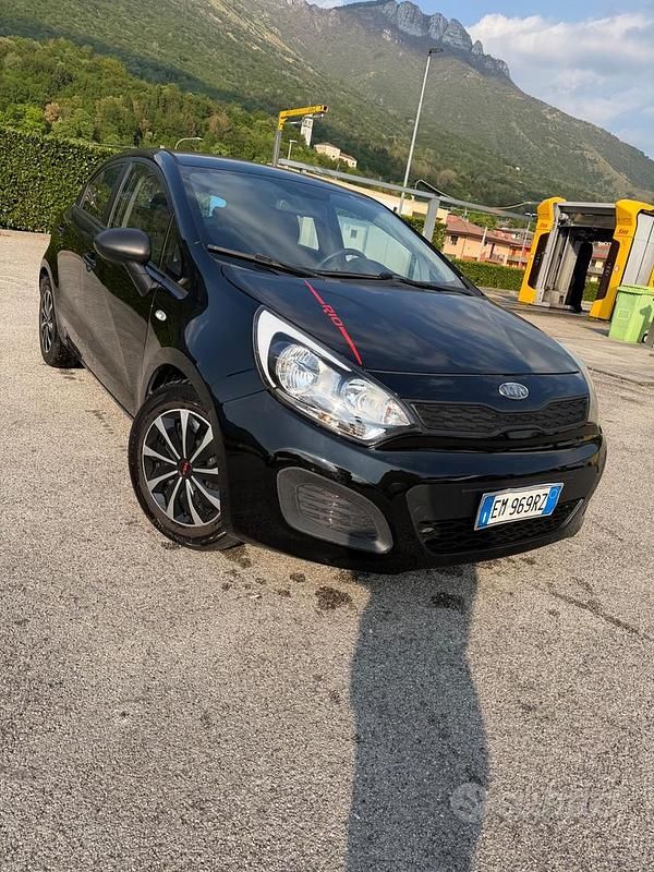 Usata Kia Rio EX 74 CV (54 kW) 2012 Nero Berlina
