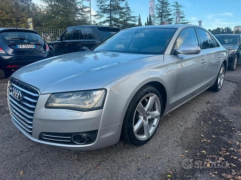 Grigio Usata 2011 Audi A8 Berlina | 11.990 € (Ottimo prezzo) - Immagine 1/4