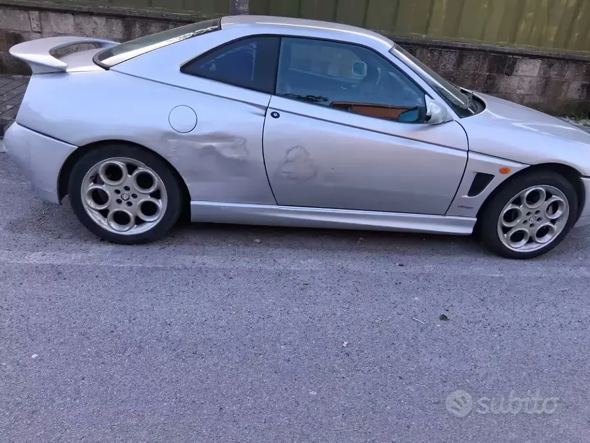 Usata Alfa Romeo GTV 150 CV (110 kW) 2003 Grigio Coupé