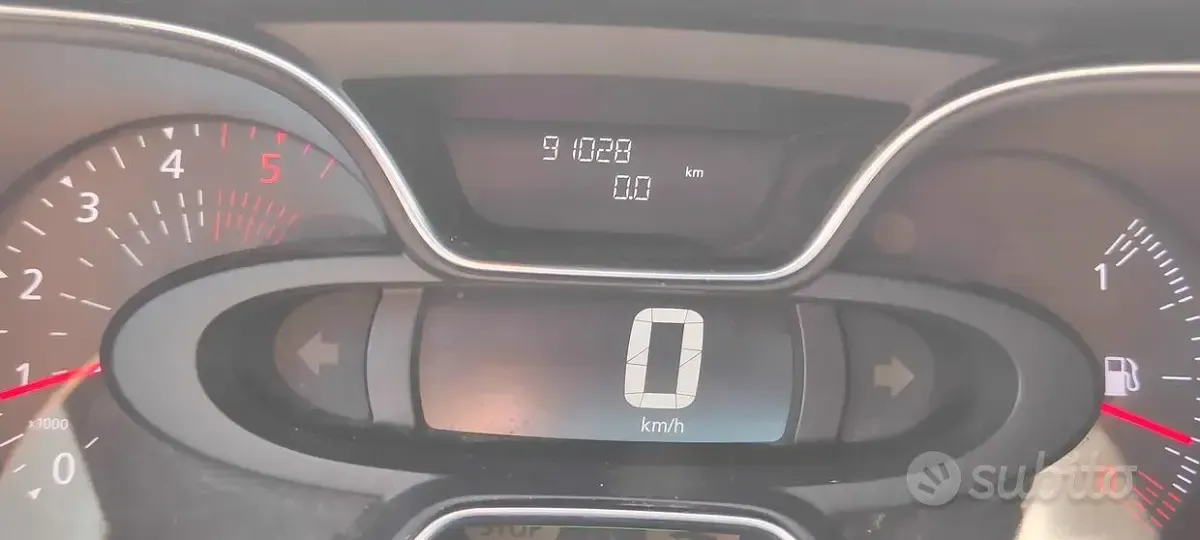 Usata Renault Captur 110 CV (80 kW) 2017 Grigio SUV