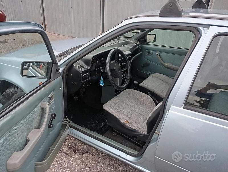 Grigio Usata 1988 Opel Kadett Tre volumi | 2000 € - Immagine 1/4