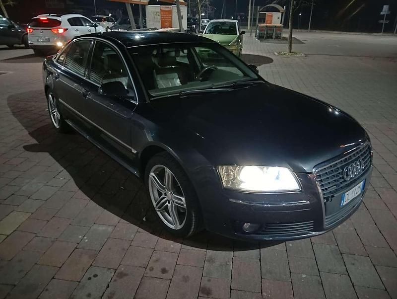 Usata Audi A8 Ambiente 232 CV (170 kW) 2005 Blu/azzurro Berlina