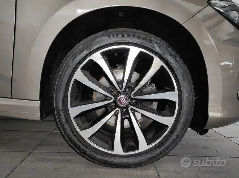 Usata Fiat Tipo 120 CV (88 kW) 2017 Giallo Berlina