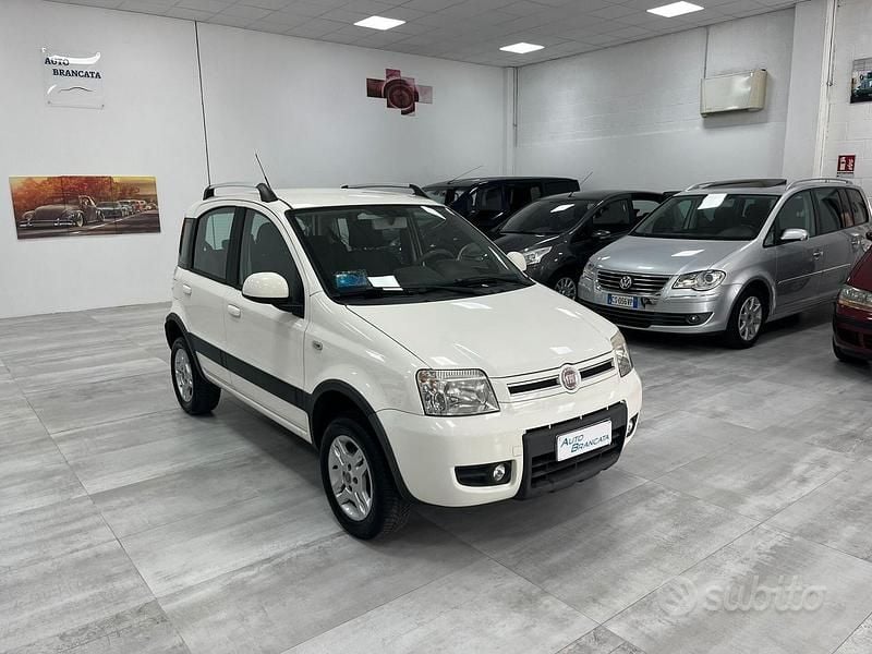 Usata Fiat Panda 4x4 Climbing 75 CV (55 kW) 2011 Bianco Utilitaria