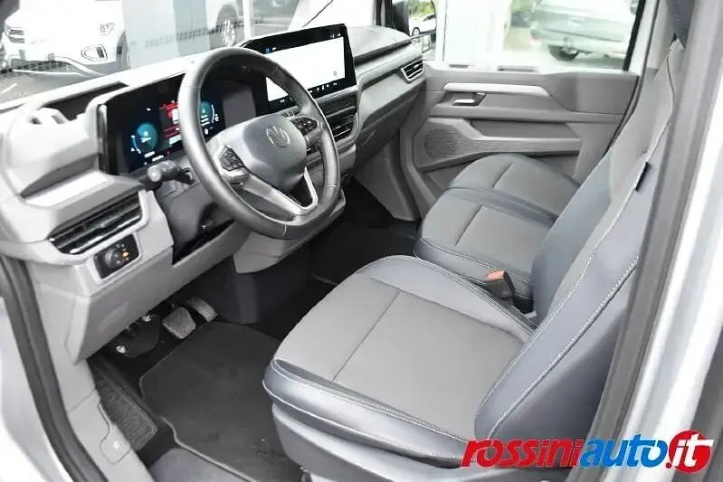 Usata VW Caravelle Life 150 CV (110 kW) 2025 Argento Furgone