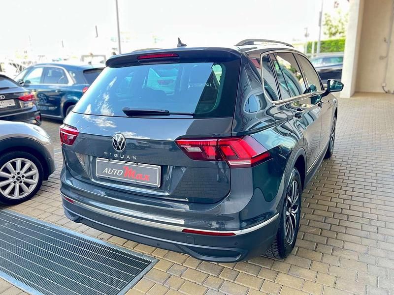 Usata VW Tiguan Life 150 CV (110 kW) 2021 Grigio scuro SUV