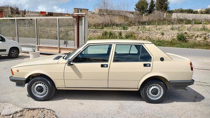 Usata Alfa Romeo Giulietta 108 CV (79 kW) 1979 Beige Berlina