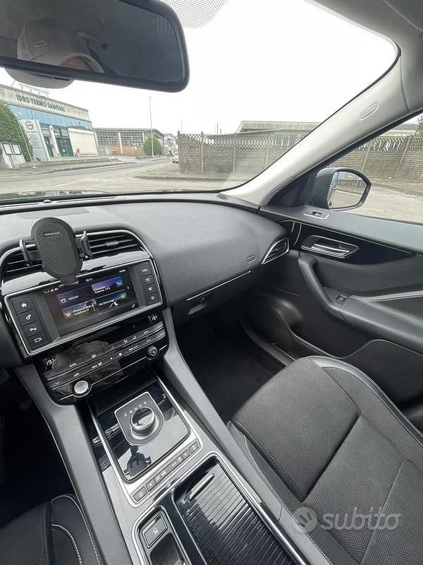 Usata Jaguar F-Pace R-Sport 180 CV (132 kW) 2018 Nero SUV
