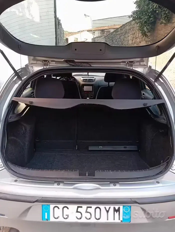 Usata Alfa Romeo 147 140 CV (102 kW) 2003 Grigio Utilitaria