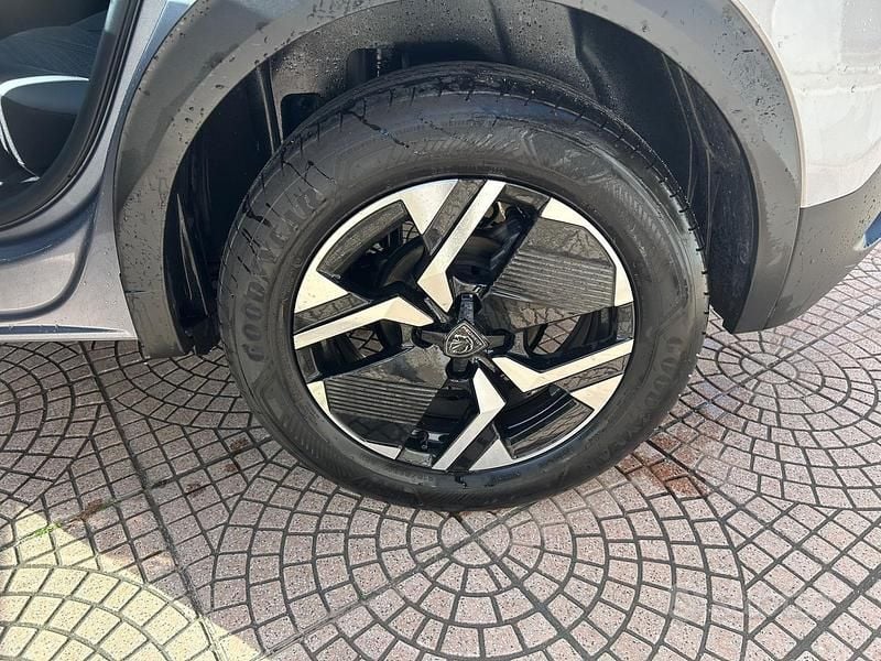 Usata Peugeot 2008 Allure 130 CV (95 kW) 2025 Grigio SUV