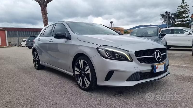 Usata Mercedes A180 Premium 108 CV (79 kW) 2017 Grigio Berlina