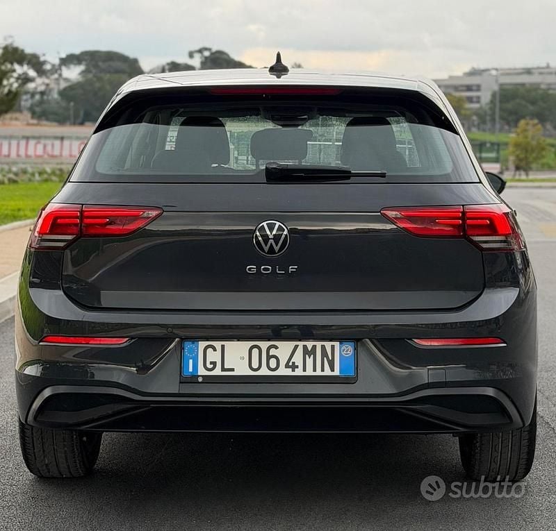 Usata VW Golf VIII Life 116 CV (85 kW) 2022 Grigio Berlina