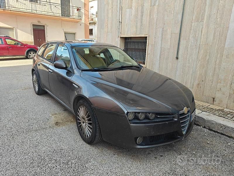 Grigio Usata 2006 Alfa Romeo 159 Station wagon | 2000 € (Buon prezzo) - Immagine 1/4