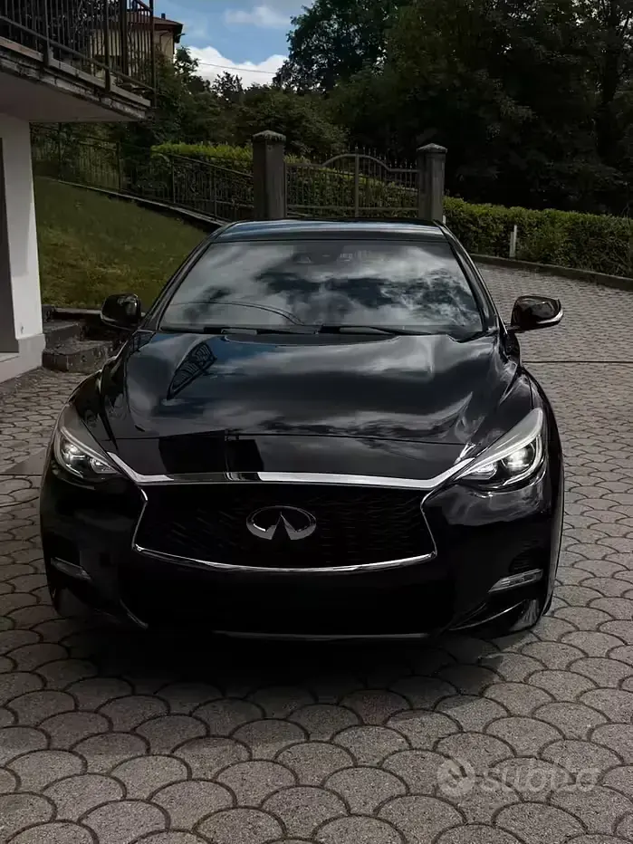 Usata Infiniti Q30 Sport Tech 170 CV (125 kW) 2016 Nero Berlina