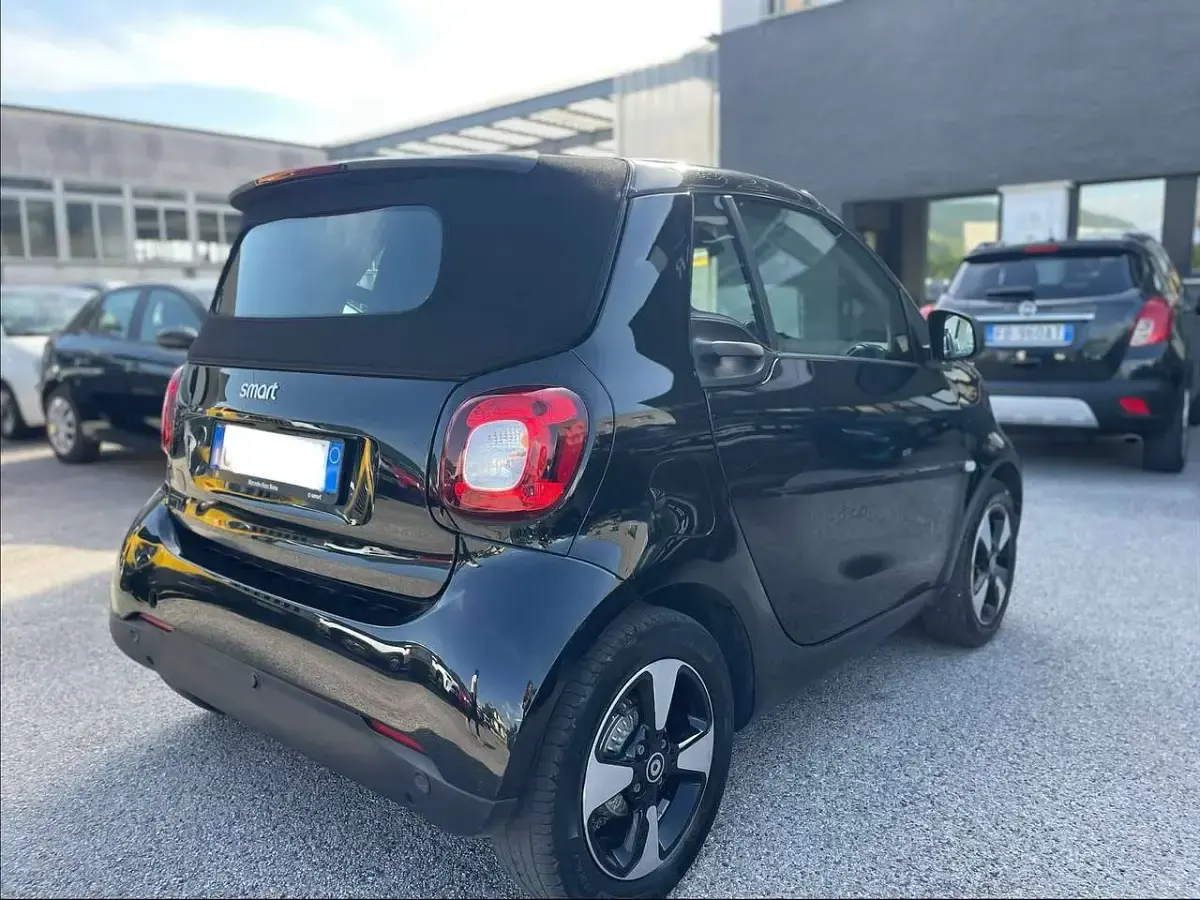 Usata Smart ForTwo Electric Drive Passion 41 kW (56 CV) 2021 Nero Cabrio
