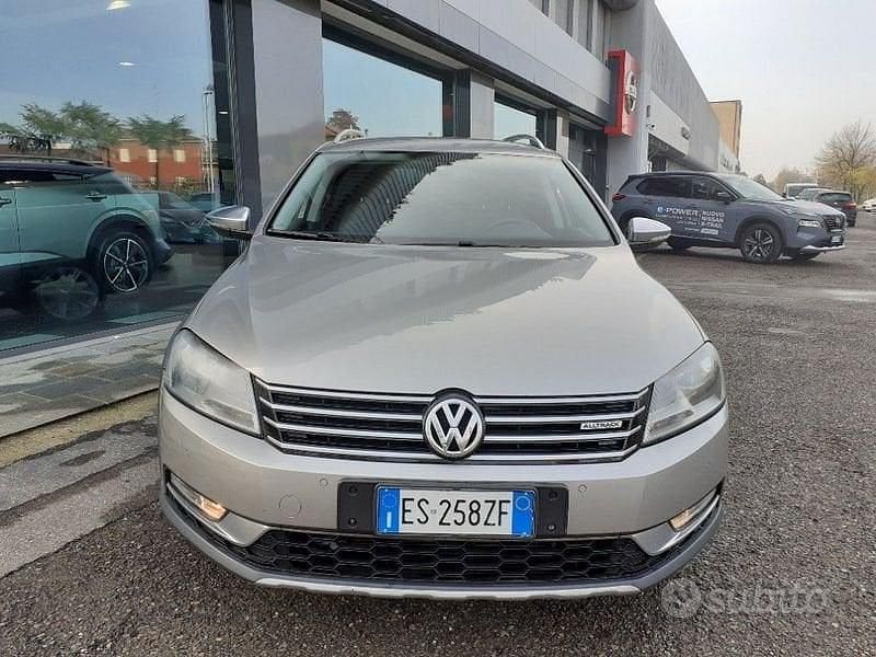 Usata VW Passat 177 CV (130 kW) 2013 Grigio Station wagon