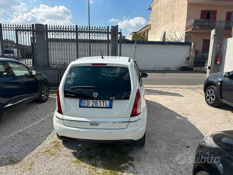 Usata Lancia Musa 77 CV (56 kW) 2010 Bianco Monovolume
