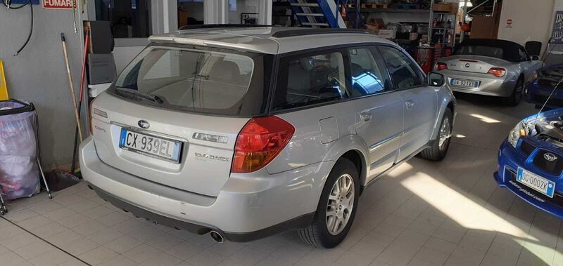 Usato 2006 Subaru Outback 2.5 CNG_Hybrid 165 CV (10.900 €)