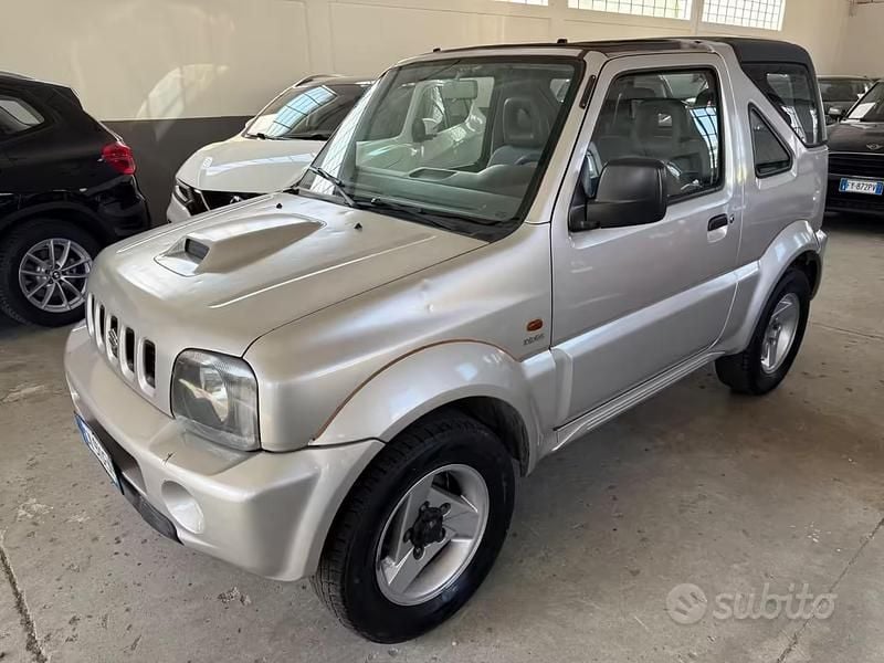 Usata Suzuki Jimny 65 CV (47 kW) 2005 Grigio SUV