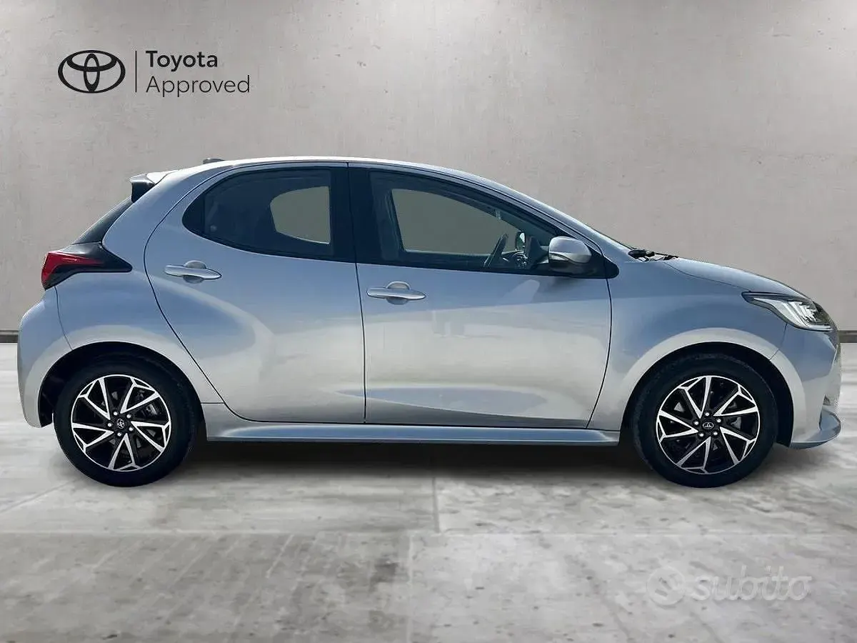 Usata Toyota Yaris Hybrid Trend 92 CV (67 kW) 2022 Grigio Berlina