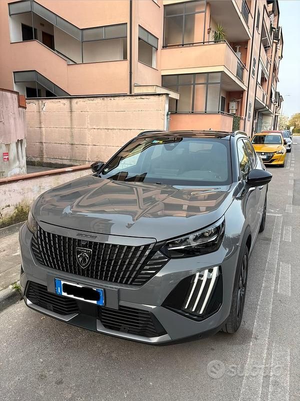 Usata Peugeot 2008 GT 131 CV (96 kW) 2023 Grigio SUV