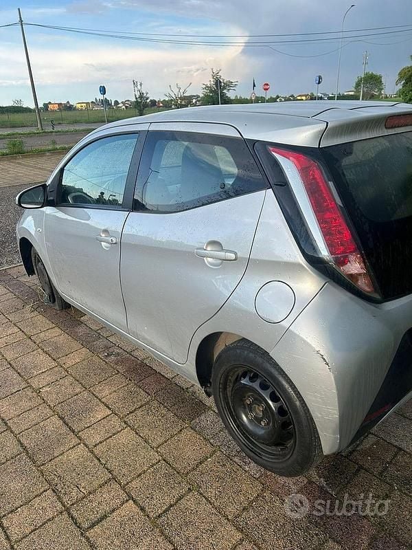 Usata Toyota Aygo 69 CV (50 kW) 2015 Utilitaria