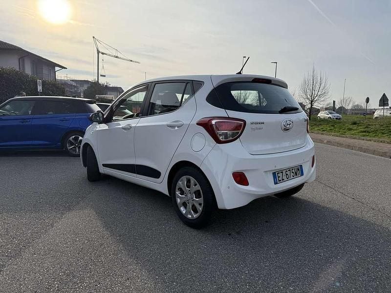 Usata Hyundai i10 Edition 65 CV (47 kW) 2015 Bianco Utilitaria