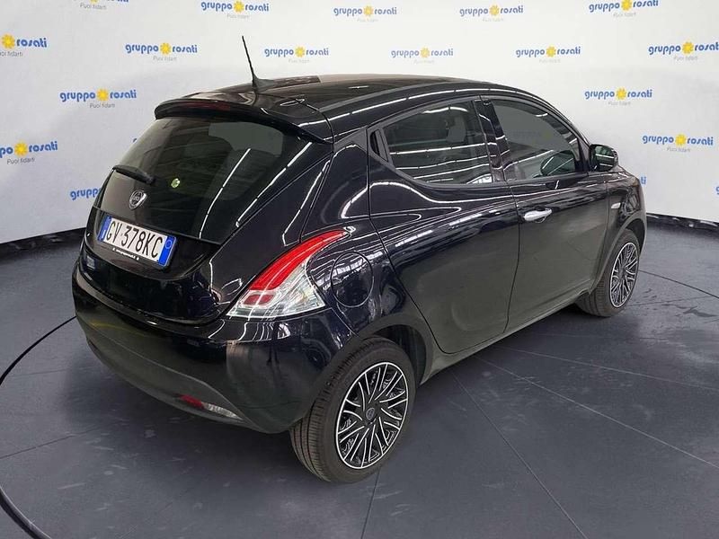Usata Lancia Ypsilon Gold 69 CV (50 kW) 2024 Nero Utilitaria