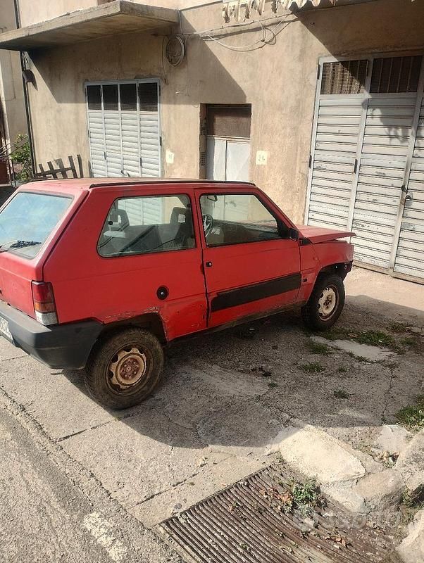 Usata Fiat Panda 4x4 50 CV (36 kW) 1986 Rosso Utilitaria