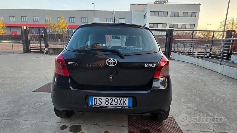 Usata Toyota Yaris 69 CV (50 kW) 2009 Nero Utilitaria