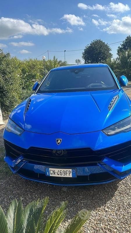 Usata Lamborghini Urus 666 CV (489 kW) 2023 Blu SUV