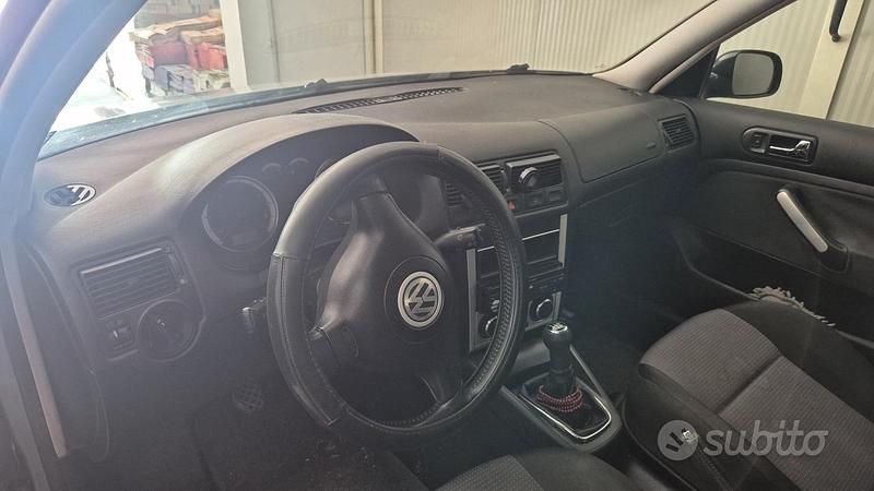Usata VW Golf IV 101 CV (74 kW) 2004 Grigio Berlina