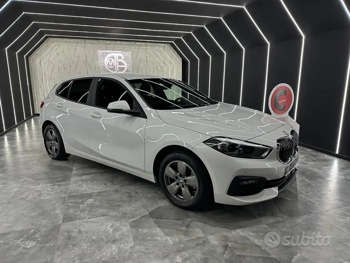 Usado BMW 116 Sport Line 116 CV (85 kW) 2021 Blanco Utilitario