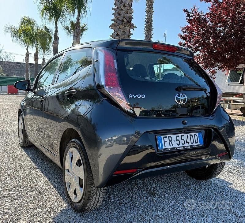 Usata Toyota Aygo X-play 69 CV (50 kW) 2018 Grigio Utilitaria