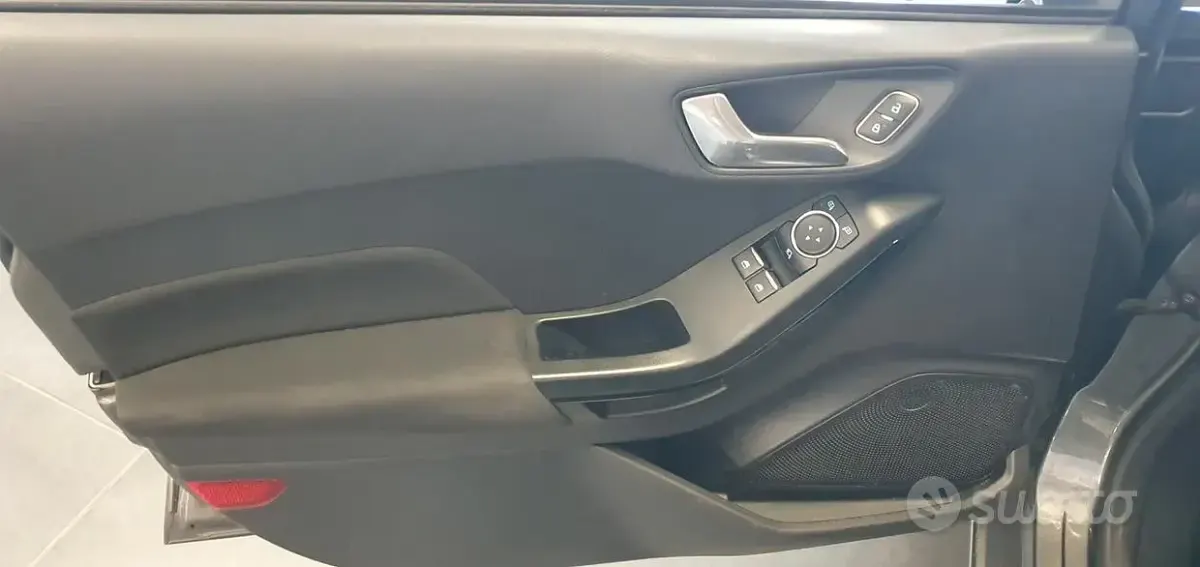 Usata Ford Fiesta 86 CV (63 kW) 2019 Grigio Utilitaria