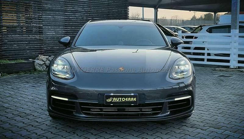 Usata Porsche Panamera 4 Sport Turismo 330 CV (242 kW) 2018 Grigio Utilitaria