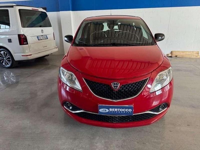 Usata Lancia Ypsilon 69 CV (50 kW) 2017 Rosso Utilitaria