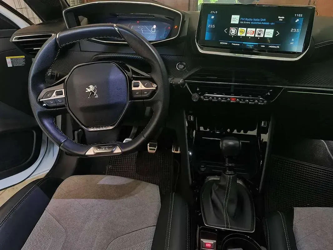 Usata Peugeot 208 GT 101 CV (74 kW) 2021 Bianco Utilitaria