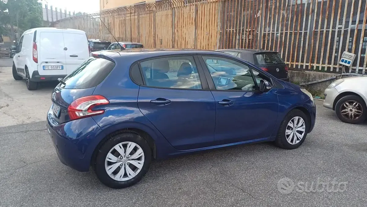 Usata Peugeot 208 Allure 68 CV (50 kW) 2013 Blu Utilitaria