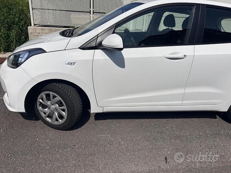 Usata Hyundai i10 67 CV (49 kW) 2019 Bianco Utilitaria