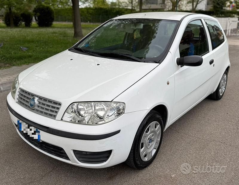 Usata Fiat Punto Dynamic 60 CV (44 kW) 2004 Bianco Utilitaria
